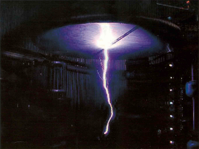実験1口通常避雷針への放電